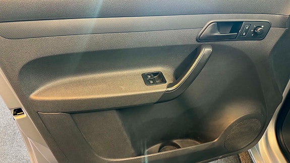 Volkswagen Caddy Maxi 12 of 16
