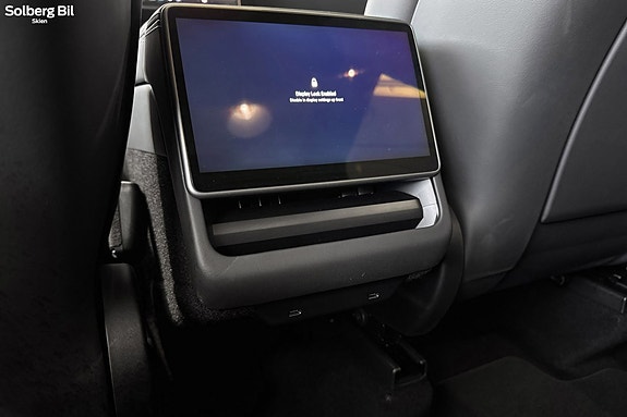 Tesla Model Y 27 of 30