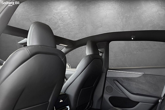 Tesla Model Y 26 of 30