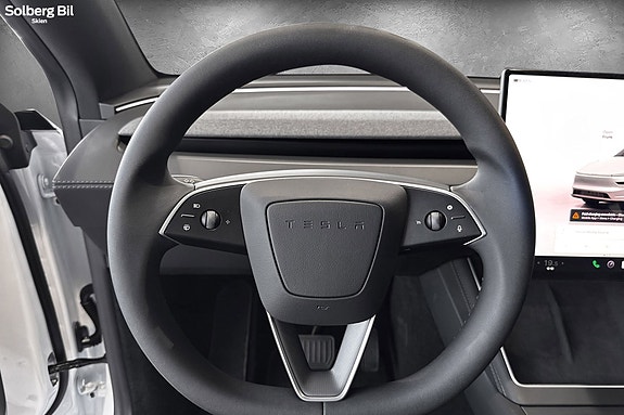 Tesla Model Y 19 of 30