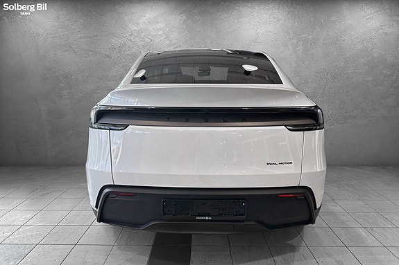 Tesla Model Y 5 of 30