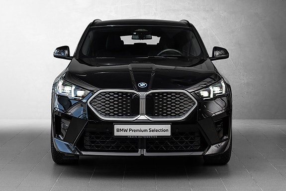 BMW iX2 3 of 30