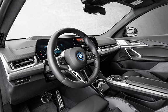 BMW iX2 13 of 30