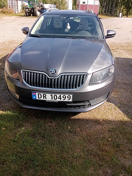 Skoda Octavia 2 of 9