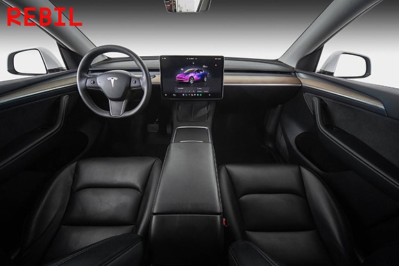 Tesla Model Y 11 of 27