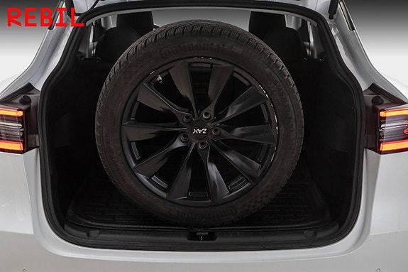 Tesla Model Y 25 of 27