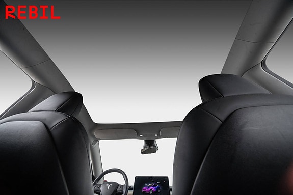 Tesla Model Y 22 of 27
