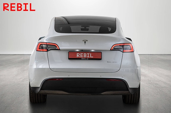 Tesla Model Y 6 of 27