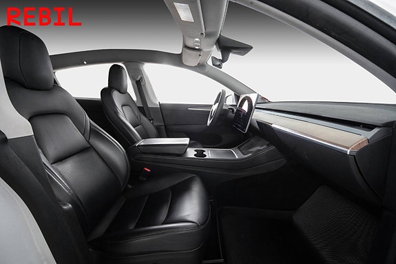 Tesla Model Y 23 of 27