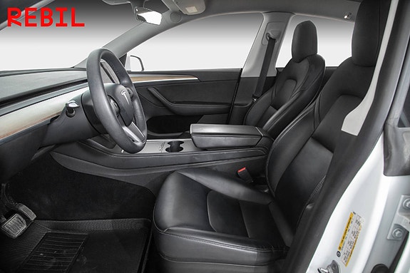 Tesla Model Y 8 of 27
