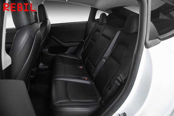 Tesla Model Y 10 of 27