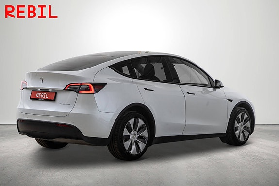Tesla Model Y 7 of 27