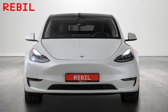 Tesla Model Y 3 of 27