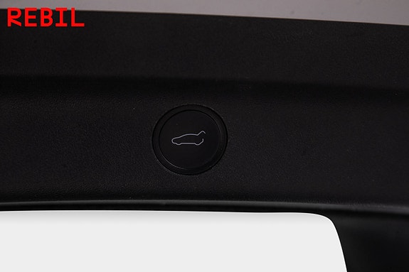 Tesla Model Y 26 of 27