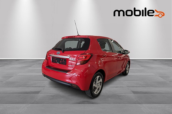 Toyota Yaris 3 of 24