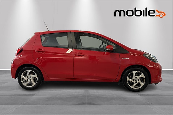 Toyota Yaris 2 of 24