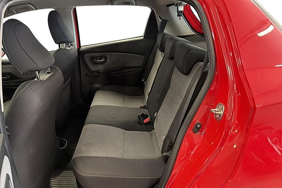 Toyota Yaris 7 of 24