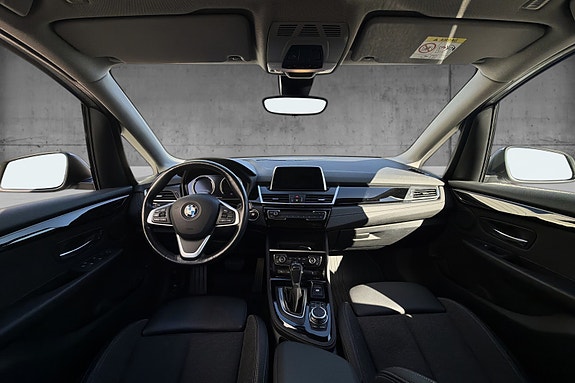 BMW 225xe 13 of 16