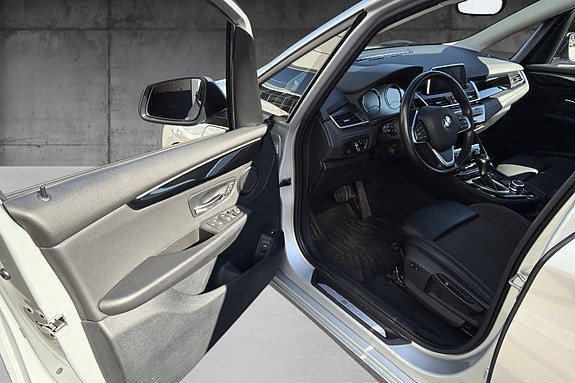 BMW 225xe 8 of 16