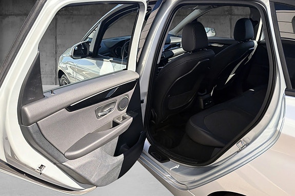 BMW 225xe 9 of 16