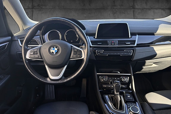 BMW 225xe 12 of 16