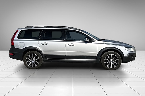Volvo XC70 2 of 20