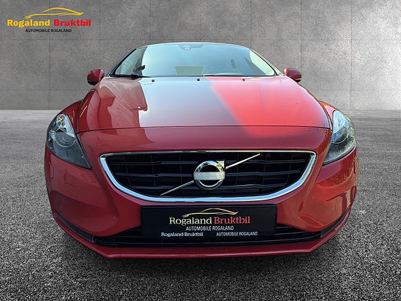 Volvo V40 4 of 30