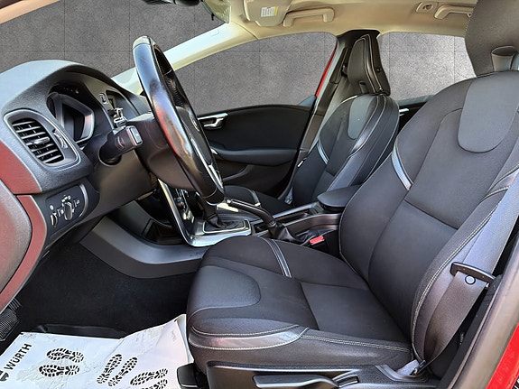 Volvo V40 20 of 30