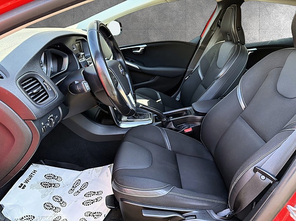 Volvo V40 16 of 30