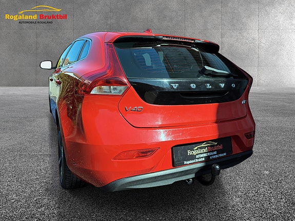 Volvo V40 13 of 30