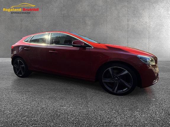 Volvo V40 14 of 30