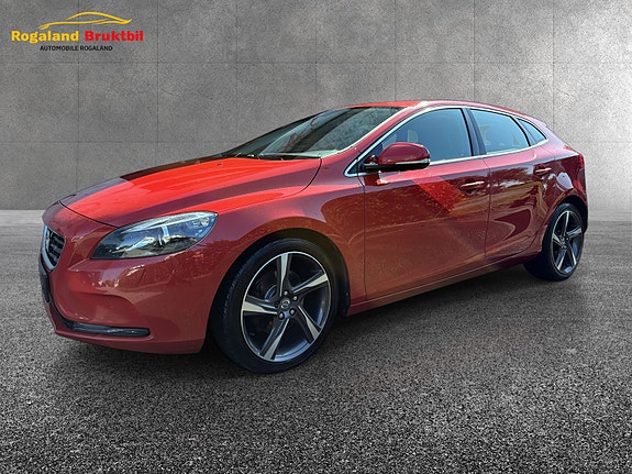 Volvo V40 2 of 30