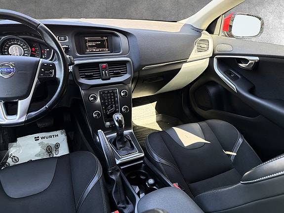 Volvo V40 26 of 30