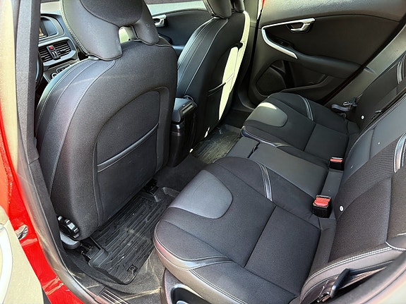 Volvo V40 21 of 30