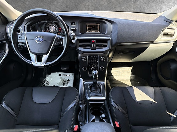 Volvo V40 24 of 30