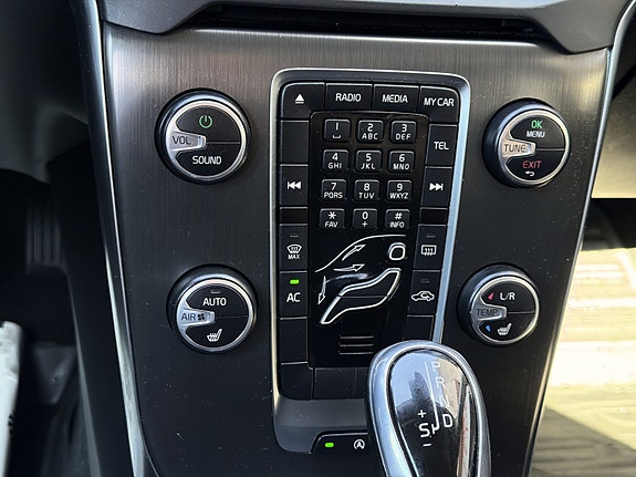 Volvo V40 22 of 30