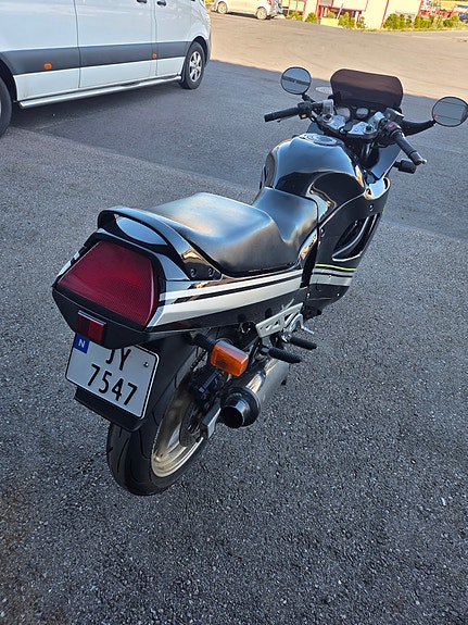 Suzuki GSX 750 F 9 of 11