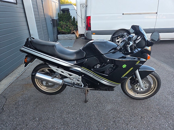 Suzuki GSX 750 F 2 of 11