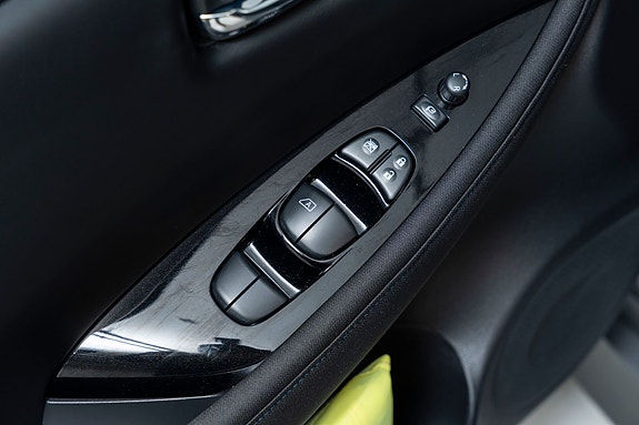 Nissan Leaf 24 of 30