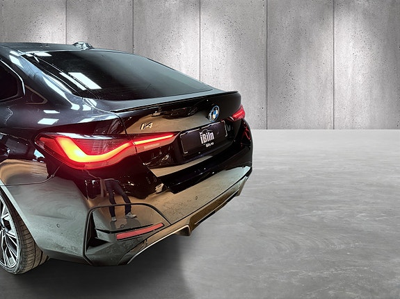 BMW i4 6 of 24