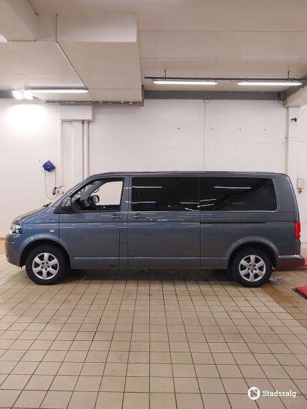 Volkswagen Caravelle 8 of 10