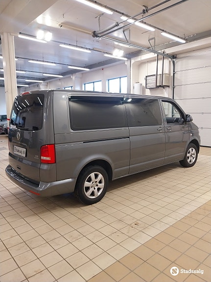 Volkswagen Caravelle 5 of 10