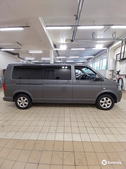 Volkswagen Caravelle 4 of 10