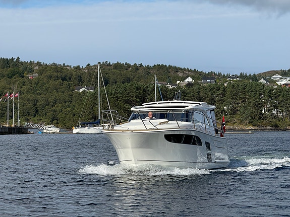 Marex 360 Cabriolet Cruiser 3 of 30