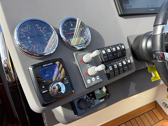 Marex 360 Cabriolet Cruiser 21 of 30