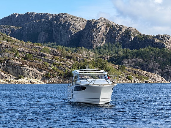 Marex 360 Cabriolet Cruiser 6 of 30