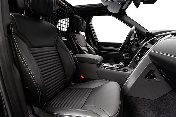 Land Rover Discovery 19 of 30