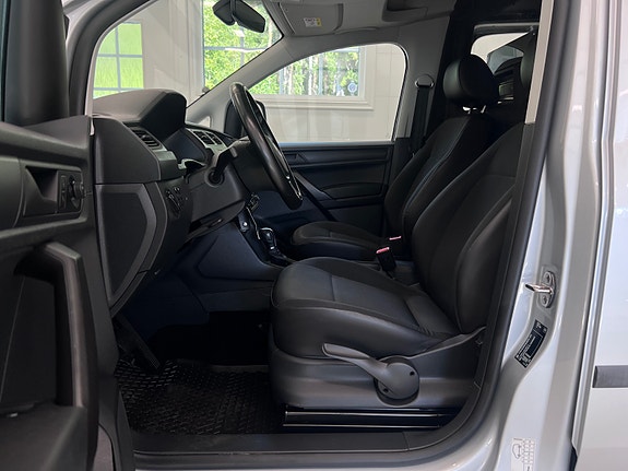 Volkswagen Caddy Maxi 19 of 30