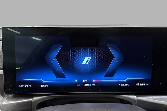BMW i4 13 of 30