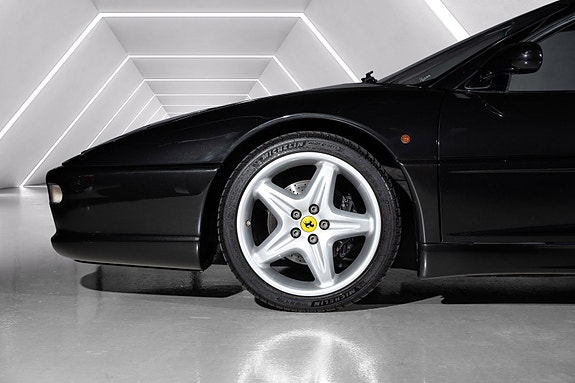 Ferrari 355 13 of 30